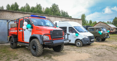 Губернатор вручил ключи от новых автомобилей работникам лесопожарной службы