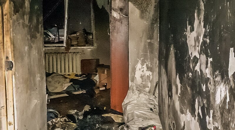 В Гагарине пожарные спасли мужчину из горящей квартиры