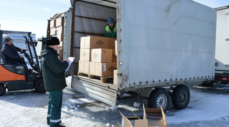 Смоленские таможенники задержали два грузовика с нелегальными сигаретами на 54 миллиона рублей