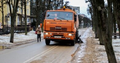 В Смоленске продолжается весенняя уборка
