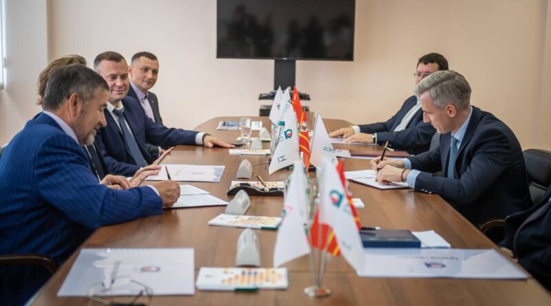 Губернатор подписал соглашение о сотрудничестве с руководством ПАО «Дорогобуж»